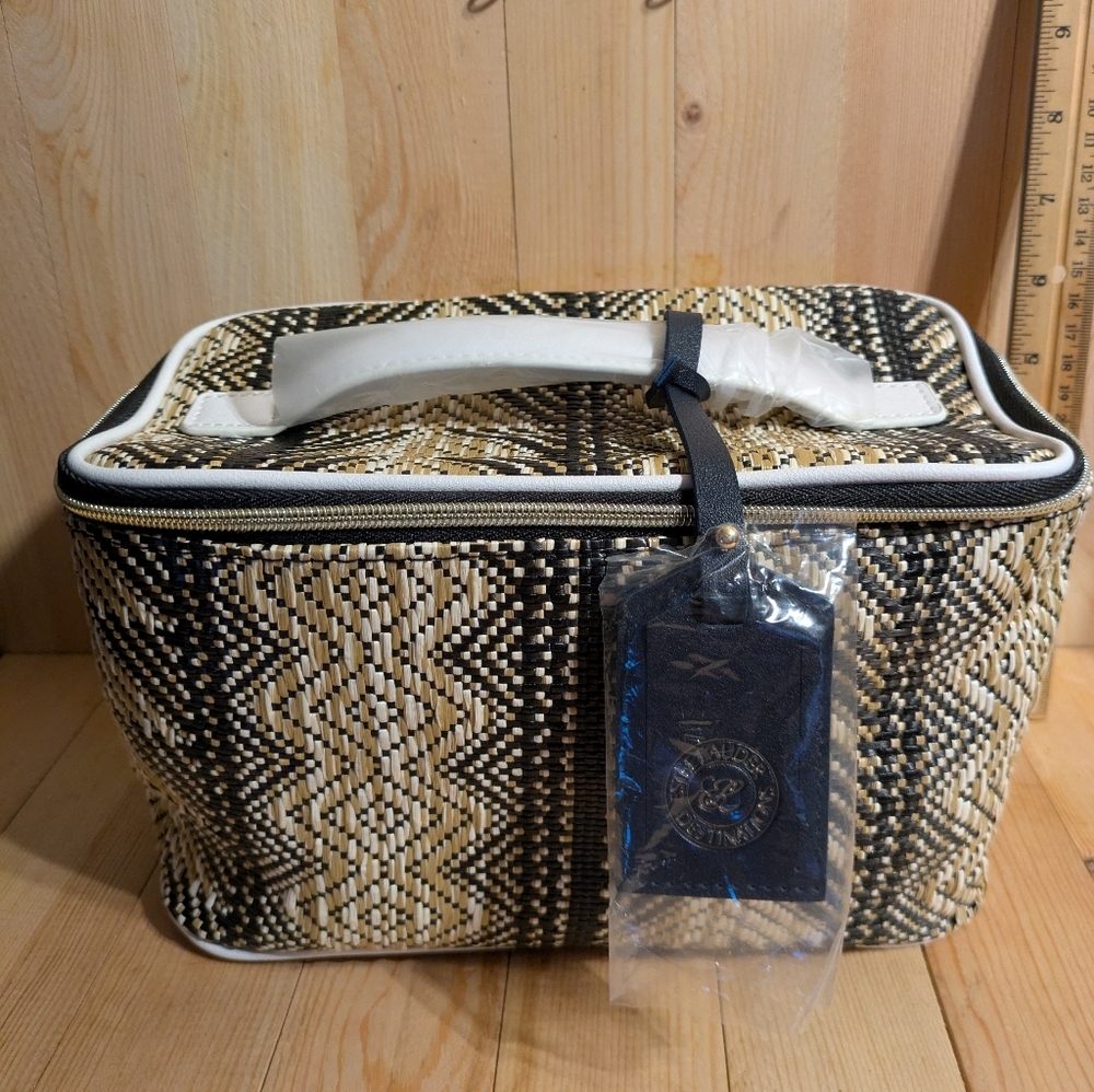 Woven Zigzag Patterned Storage Box